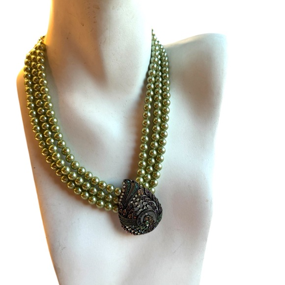 HEIDI DAUS TEARED TAPESTRY THREE STRAND FAUX PEARL GREEN PAISLEY NECKLACE - Picture 2 of 6